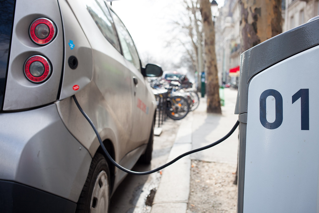 Moderne Wallbox-Ladestation für E-Autos
